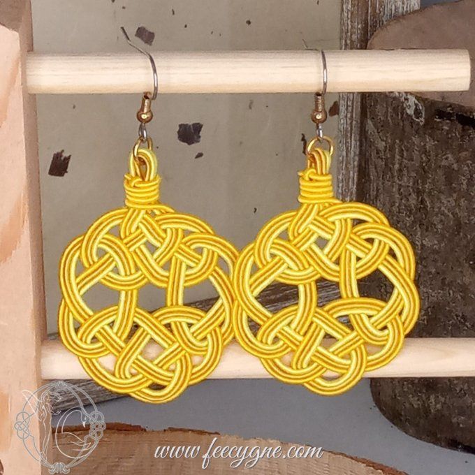 Boucles d'oreilles Mizuhiki à noeud Kesa